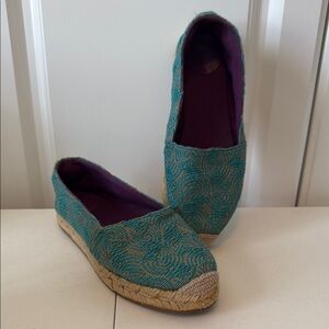 *MYMU ESPADRILLES TEAL & TAN WOVEN FLATS ( sz US 5 or Euro 36)